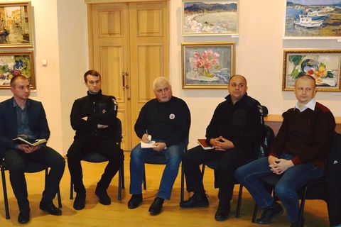 Діалогова зустріч між представниками різних громад, нацполіції та держслужбовцями у Чугуєві